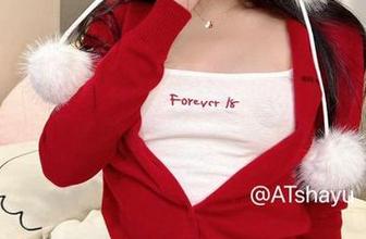 AT鲨的最新写真：这将我的审美完全颠覆了，果然“你的女友”有好多种风格嘛！
