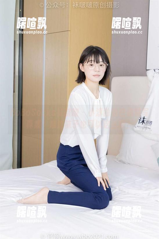 BoBoSocks袜啵啵 - 小淳独家白棉袜写真集：难道袜子也可以这么撩？