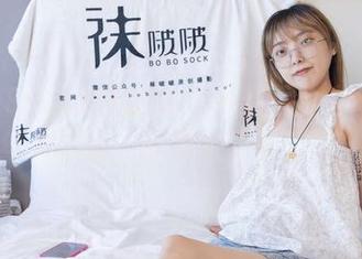 BoBoSocks袜啵啵 – 小甜豆全套写真：厚白丝大腿袜，真是能让人“醉”了！