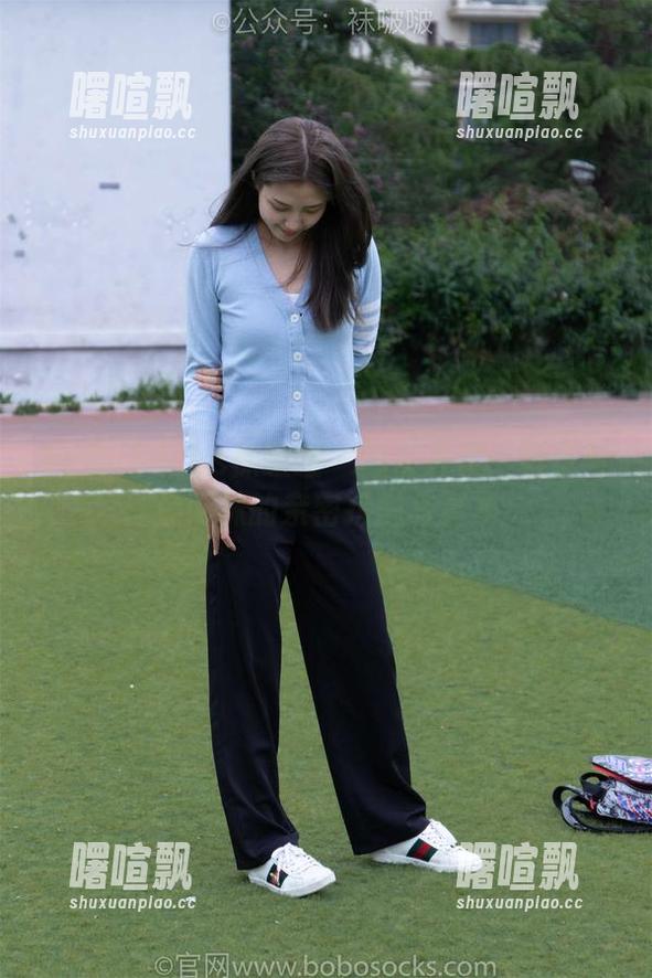 BoBoSocks袜啵啵 - 图文并茂：稚予与黑网袜的亲密接触写真集