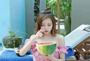 Feilin嗲囡囡 – 小恶魔的肉丝美图：在色彩中舞动的无限想象…