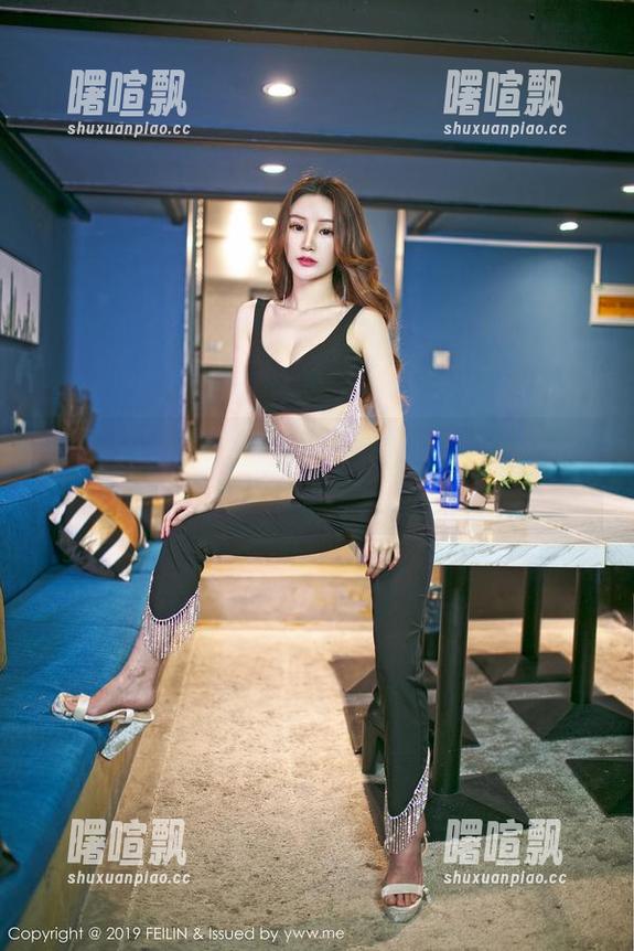 Feilin嗲囡囡 - 艾静香和她的女友：私房美图下的情感纠葛