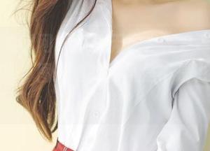 GIRLT果团网 – 不怕无圣光，尹意纯短裙照样妩媚，图片里的微风是不是也带了点小调皮？