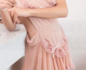GIRLT果团网 – 在白裙的飘逸中，蜜桃Q妹儿的美图图包让你心动无比！