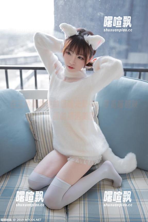 在玉玲珑旗袍的温暖光晕中，寻觅喵糖映画的精选美图