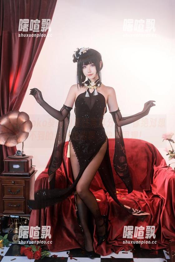 Momoko葵葵 Momoko葵葵的夏日写真分享:你绝对想不到的泳池边趣事,快来围观!