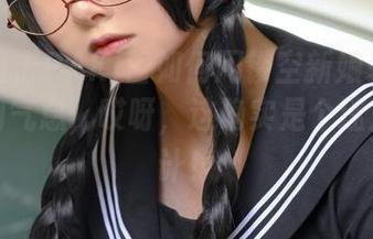 在线目击PAKI酱如何用镂空新娘装捕捉春日的气息，哎呀，这确实是个迷人的设计！