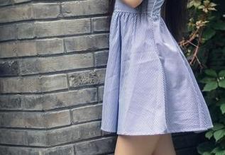 TouTiao头条女神 – 刘菲菲的教室写真：上课期间请勿用心欣赏，会影响学习哦！