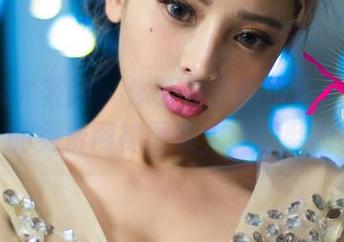 UGirls尤果网 – 体验袜子新生活：乔依琳的免费网袜图集，随意翻页
