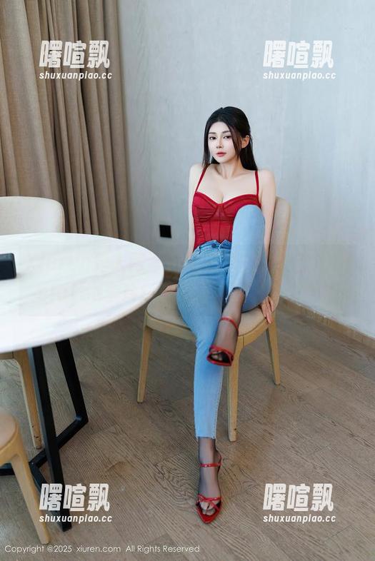 Xiuren秀人网 - 摆脱药水味的护士AngelaLee李玲：她的写真图集让人上瘾
