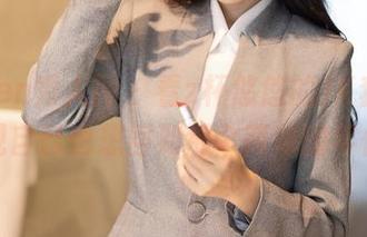 Xiuren秀人网 – 看z杯悠悠的JK套图，发现自己也想回到那个简单的年代。