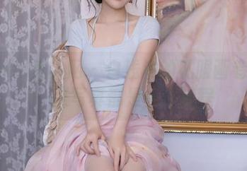 Xiuren秀人网 – 白浅浅的礼服画卷：每一张写真都是一段旅程