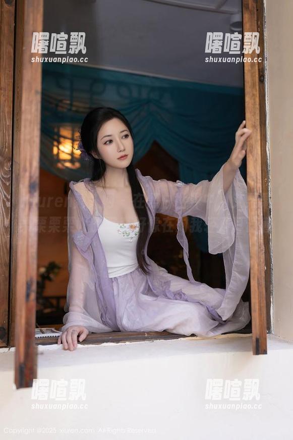 Xiuren秀人网 - 在黑白世界中，艾栗栗栗栗栗栗吖的写真好像在对我轻声耳语着。
