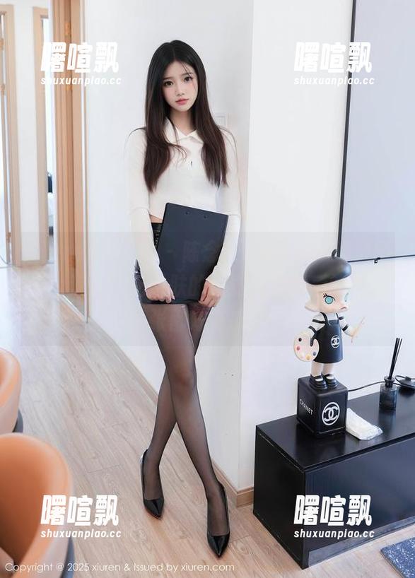 Xiuren秀人网 - 陈念灵Vickyao海边图集：浪花亲吻肌肤的感觉，更新后的每一张都好俏皮！