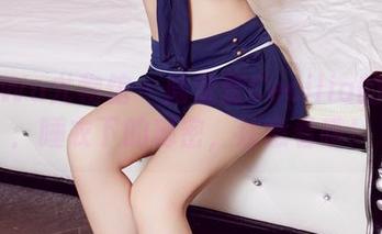 YouWu尤物馆 – 陆萱萱Cecilia的图包：睡衣下的秘密，注意看哦！