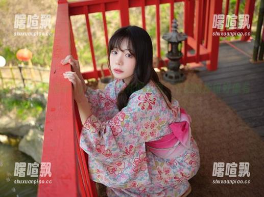 抓紧时间看wuyo(우요)的礼服美图，下载的按钮好像有点卡