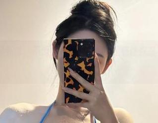微密圈 – 作品新鲜，不爱笑的赛琳的极致性感让你忍不住想多看几眼！