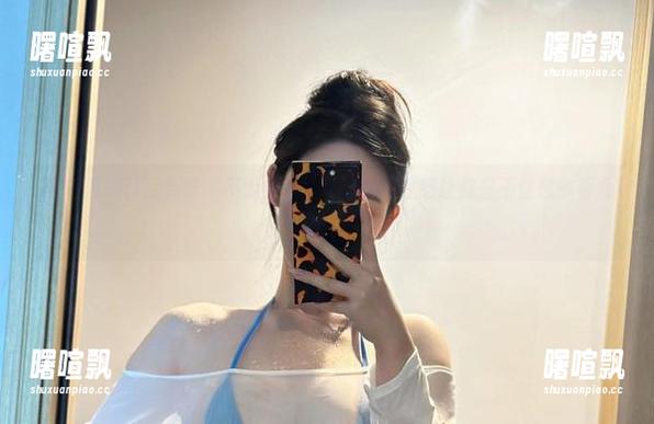 微密圈 - 作品新鲜，不爱笑的赛琳的极致性感让你忍不住想多看几眼！