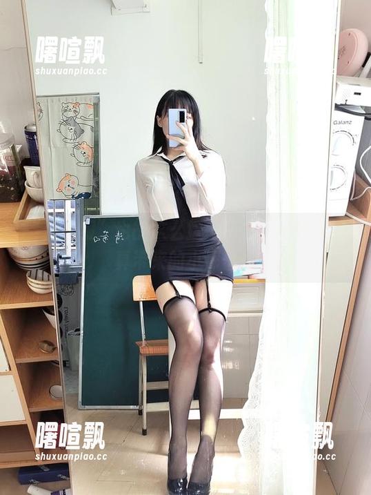 “体操服”也能这么撩——九言的定制写真带来的小惊喜。