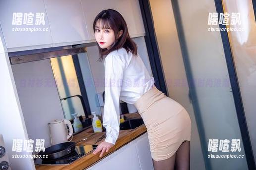 亚马逊鲶鱼 白衬衫无限风情,亚马逊鲶鱼免费套图,快来踩踏时尚浪潮!