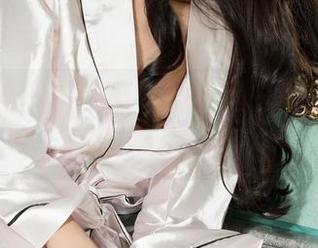 克拉女神 – 看！小芹的私房白色美图，仿佛能听到心跳