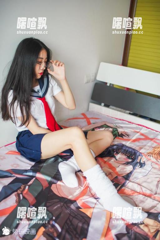 又是路边的椅子上，兔玩映画的最新美图，怎么可以这么有感觉？
