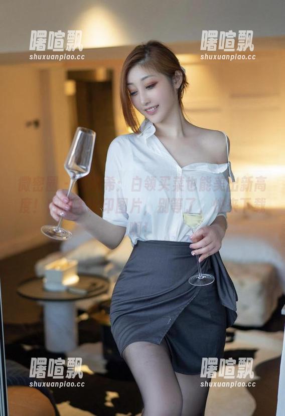 周妍希 微密圈 - 周妍希:白领买菜也能美出新高度!内购无水印图片,别等了,快来下载啊!