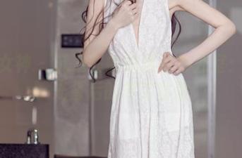头条女神 – 沉浸在曲佑熙的办公室：无圣光背后的真实套图