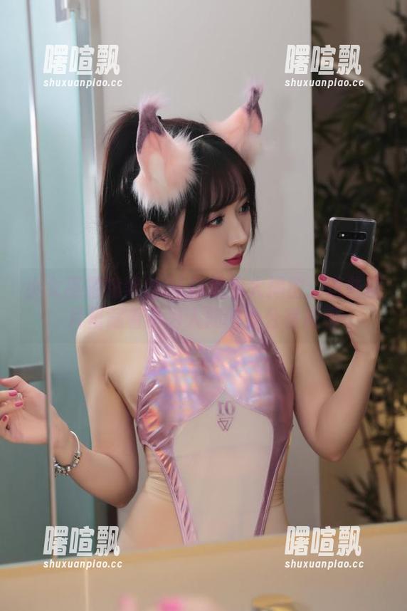 小女巫露娜黑丝OL作品集大揭密：这些照片里藏着不为人知的办公室故事