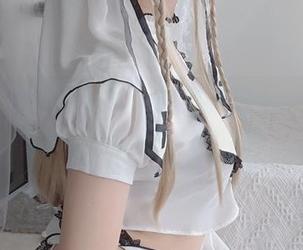 最新小容仔咕咕咕w的黑暗护士cos，温柔与凌厉的奇妙碰撞！