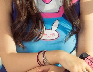 尤果网 – 小喜的丝袜世界：更新写真集，悄悄随着光影游走的感觉…