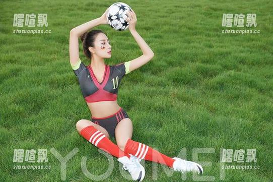 尤蜜荟 - 费若拉的校园日记：那些私拍美图背后的逗趣瞬间！