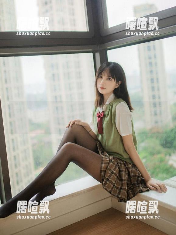 走进念雪ww的冰雪王国：女王Cos资源引爆想象！