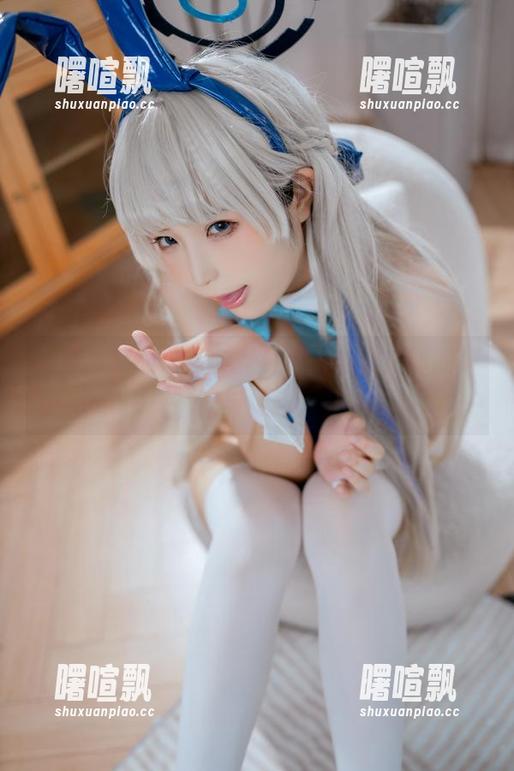 拖拉大王的学姐全套写真，光影之间的懒散与优雅。