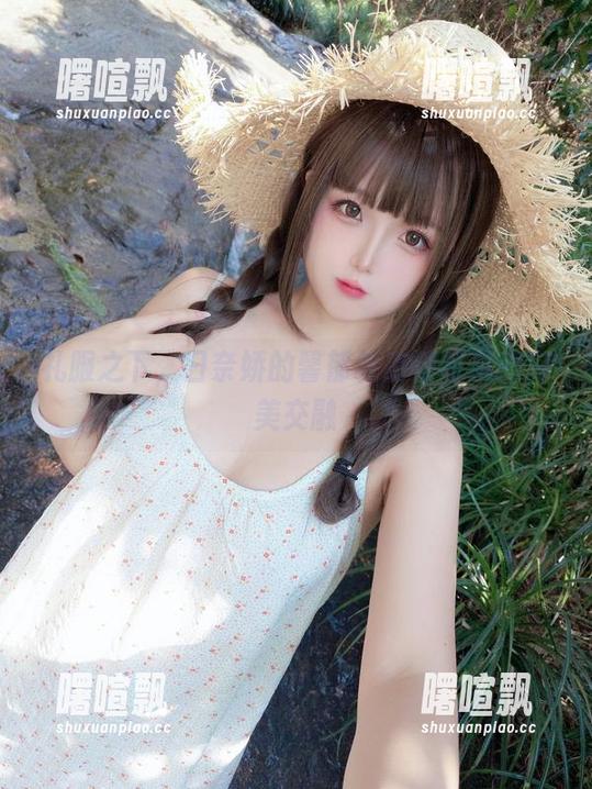 礼服之下，日奈娇的馨郁与高清写真的完美交融