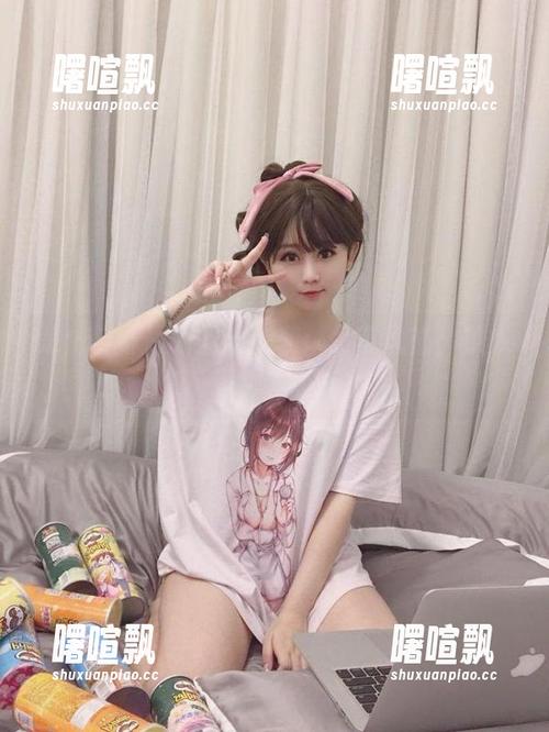 是依酱呀最新图册来袭：吊带风格，撩人又迷离