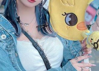 带着好奇心来探访月城委员会的套装，原图里藏着惊喜！