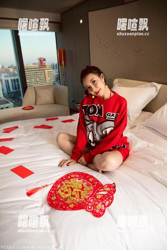微密圈 - 图片里的果儿Victoria：红皮束身，是不是性感到有点过头了？