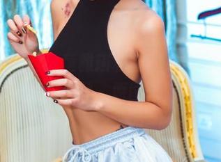 果团网 – 看！莫雅琪和她的女友，无圣光的轻盈瞬间，原图飘然而至