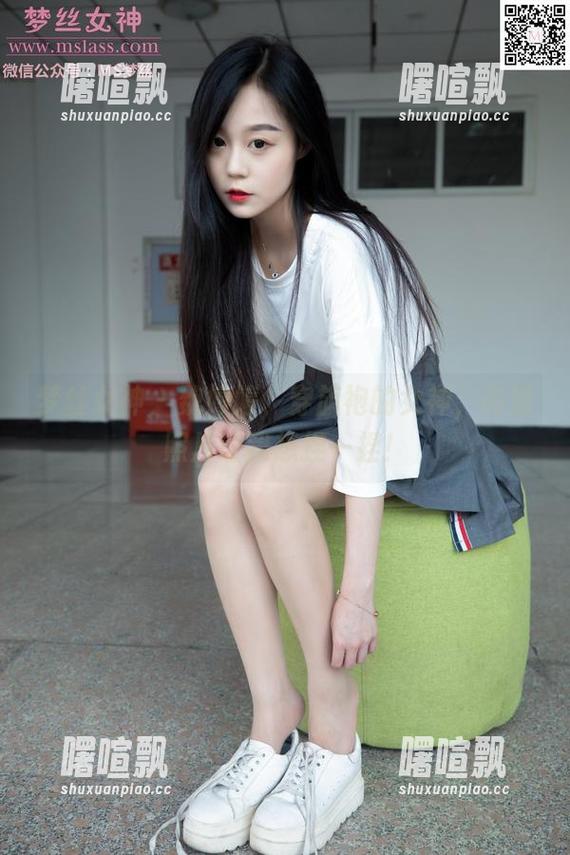 梦丝女神 - 魏婷婷，穿旗袍的女神，高清照片让我想捏一捏！