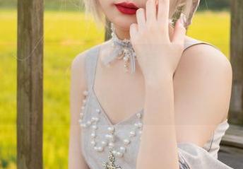 梨瑾瑾吉他妹妹最新写真更新，谁还敢说她不迷人？