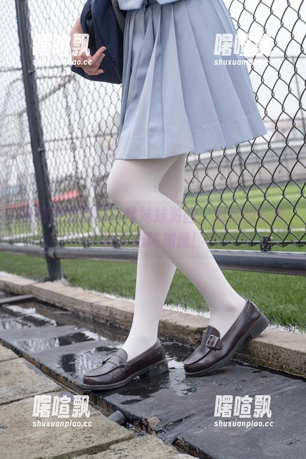 在森萝财团的白丝妹妹游园，细腻的写真让人心跳加速！