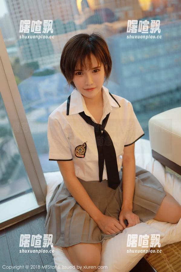 模范学院 - 小奶瓶呜呜的日常写真：原图放送，感受她随意的一面