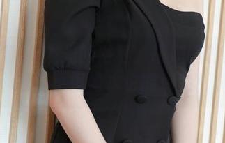 模范学院 – 发光的浴缸：胡润曦的原图壁纸，不用喝水也能清爽！