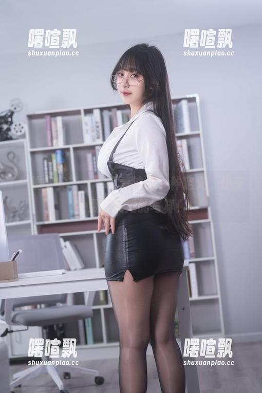 “浅安安”——可爱的另一种定义，快来免费下载她的写真！