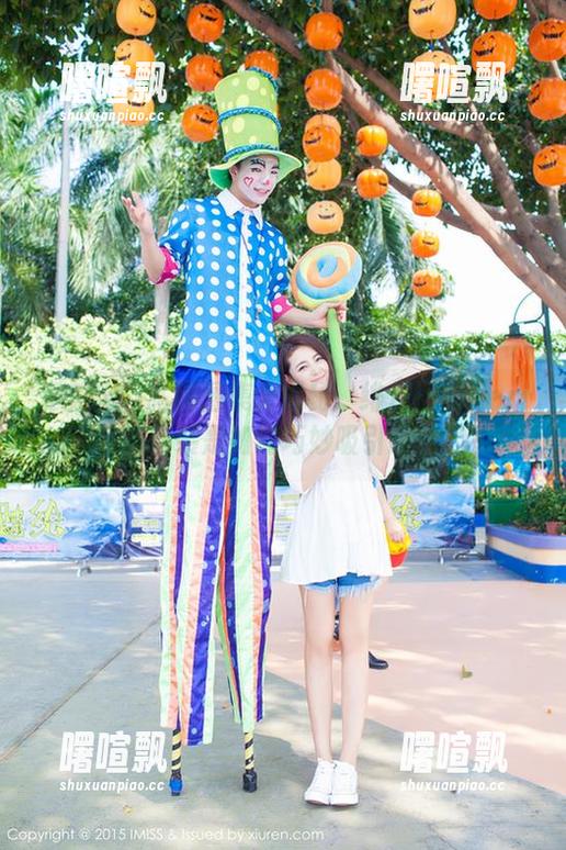 爱蜜社 - 私房图集大揭秘：绯月樱-Cherry的套装是如何巧妙吸引眼球的