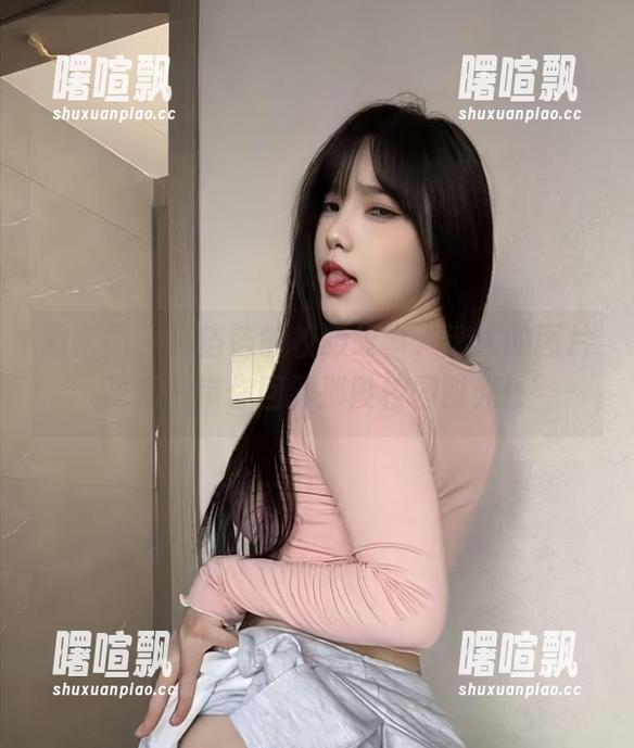 微密圈 - 琳铛铛的校服故事，迷人的图片更新，带你回到那段校园时光！