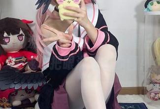 星穹铁道的流萤女仆图集，恭喜白栎Shirly成功把眼泪变成原图！
