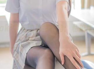 白金Saki学妹的独特视角：私拍作品玩转青春