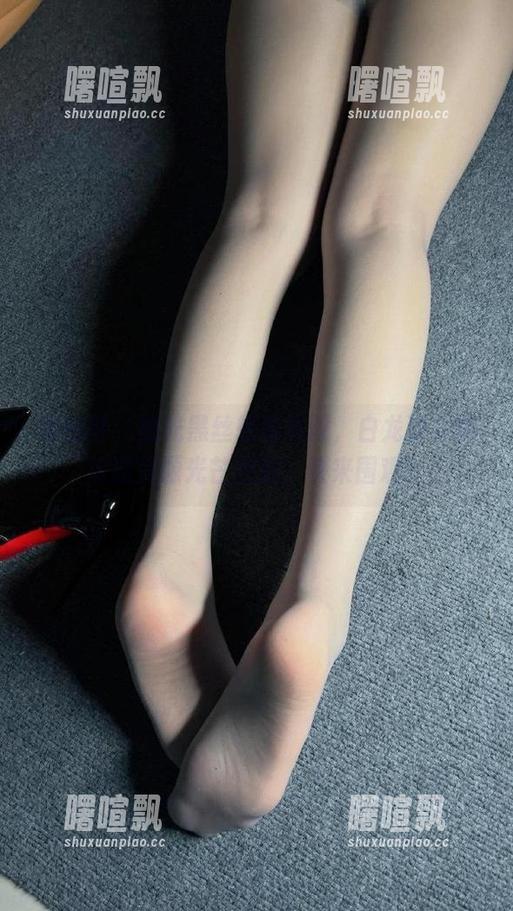 微密圈 - 油光黑丝轻松驾驭，白龙猫女的原图资源光芒四射，快来围观！
